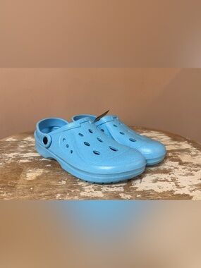 NWT Cindy Claire Light Blue Slip-On Clogs